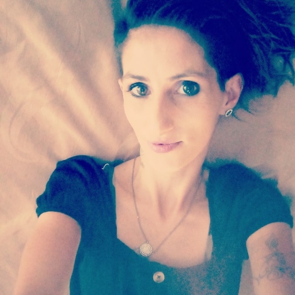 Meet your Posher, Nikki - Picture 2 of 8